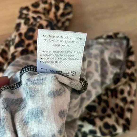 VERONICA BEARD Abbey Leopard Print Crop T-Shirt
Retail $128 sz S - Picture 7 of 8